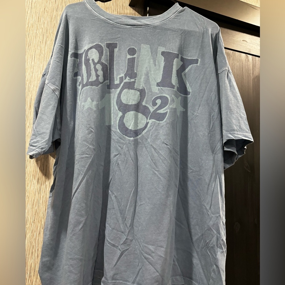 American eagle band tshirt. Blink 182